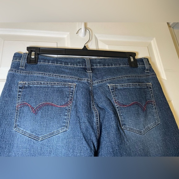 Gloria Vanderbilt Denim Capris Size 14 Cuffed Leg Vintage Embroidery Pockets - Picture 4 of 8